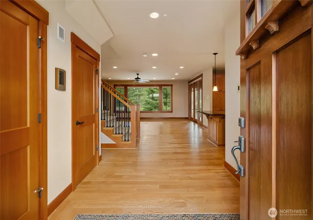 Photo 4 of Single family home for sale at 112 Cake Box Ln, Cle Elum, WA 98922 | MLS# NWM2548802 | Listing updated on 2026-09-26