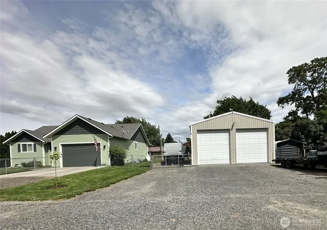Photo 2 of Single family home for sale at 213 West St, Waitsburg, WA 99361 | MLS# NWM2548823 | Listing updated on 2026-10-01