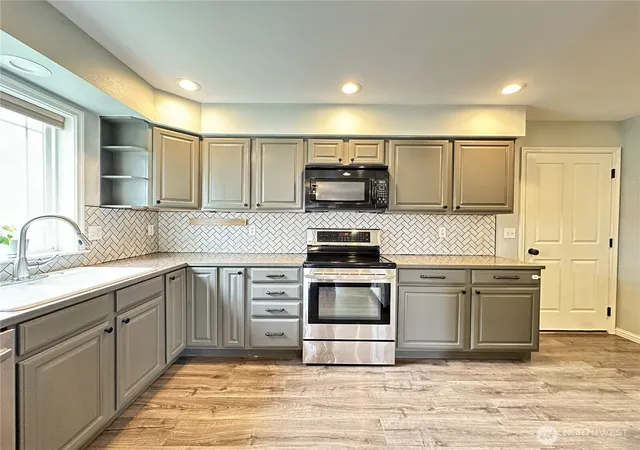 Photo 3 of Single family home for sale at 213 West St, Waitsburg, WA 99361 | MLS# NWM2548823 | Listing updated on 2026-10-01