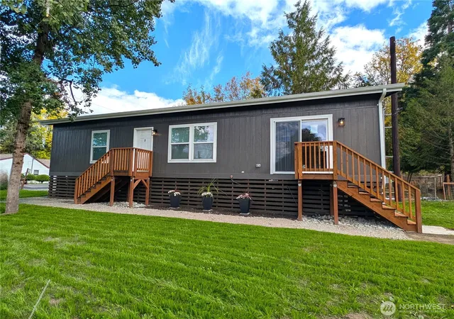 Photo 1 of Manufactured home for sale at 902 97th Street E, Tacoma, WA 98445 | MLS# NWM2548842 | Listing updated on 2026-10-09
