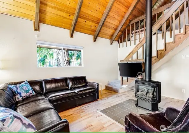 Photo 3 of Single family home for sale at 571 Wapiti Dr, Cle Elum, WA 98922 | MLS# NWM2548851 | Listing updated on 2026-09-30