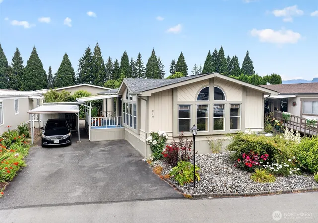 Photo 1 of Manufactured home for sale at 819 Mountain Villa Loop, Enumclaw, WA 98022 | MLS# NWM2548860 | Listing updated on 2026-09-22
