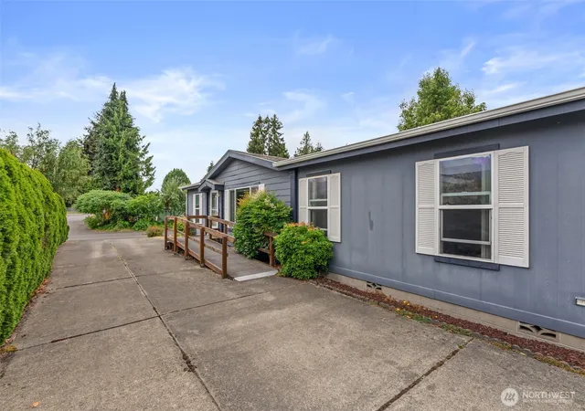 Photo 3 of Manufactured home for sale at 5252 52nd Lane SE, Lacey, WA 98503 | MLS# NWM2548872 | Listing updated on 2026-09-22