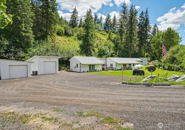Photo 1 of Single family home for sale at 1571 Mission Crk Rd, Cashmere, WA 98815 | MLS# NWM2548945 | Listing updated on 2026-09-22