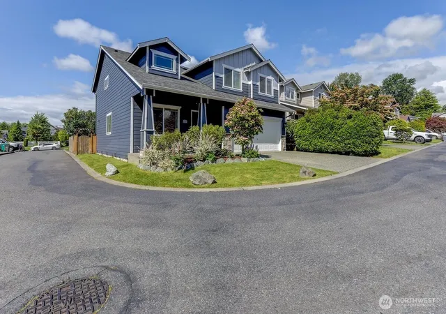 Photo 3 of Single family home for sale at 1523 151st Street Sw, Lynnwood, WA 98087 | MLS# NWM2548954 | Listing updated on 2026-09-25