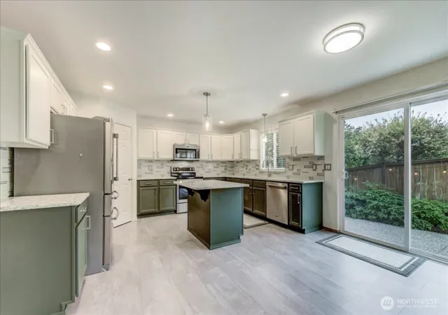 Photo 4 of Single family home for sale at 1523 151st Street SW, Lynnwood, WA 98087 | MLS# NWM2548954 | Listing updated on 2026-09-25