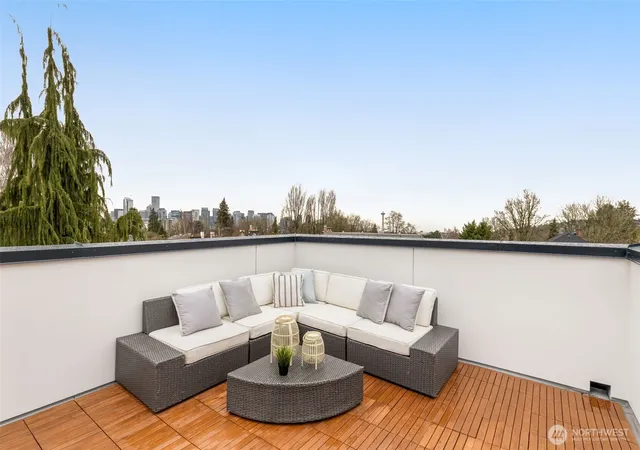 Townhouse for sale at 1127 C 10th Ave E, Seattle, WA 98102 | MLS# NWM2548968
