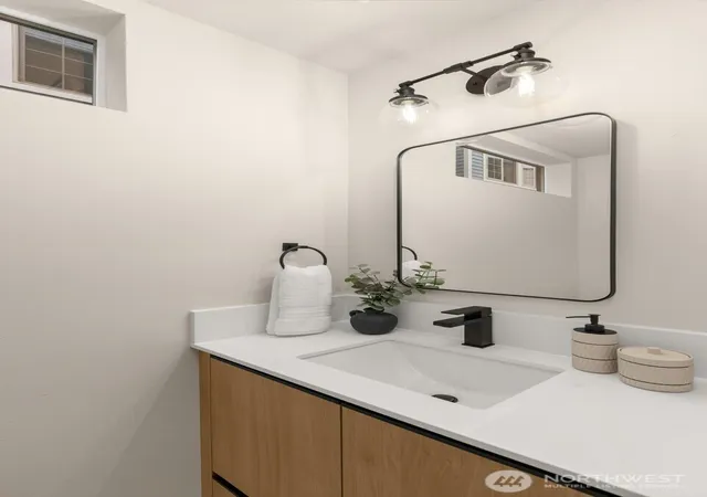 Photo 3 of Townhouse for sale at 1127 C 10th Ave E, Seattle, WA 98102 | MLS# NWM2548968 | Listing updated on 2026-09-28