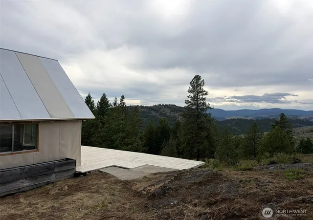 Photo 3 of Single family home for sale at 184 N Lambert Ln, Republic, WA 99166 | MLS# NWM2548989 | Listing updated on 2026-09-22