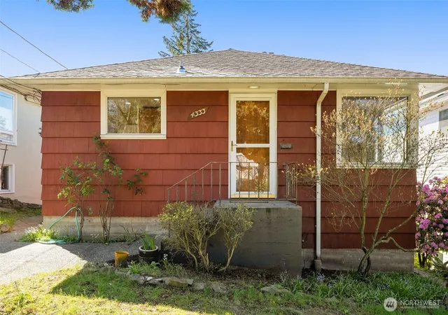 Photo 1 of Sale Pending at 4333 32nd Avenue W, Seattle, WA 98199 | MLS# NWM2549043 | Listing updated on 2026-09-27