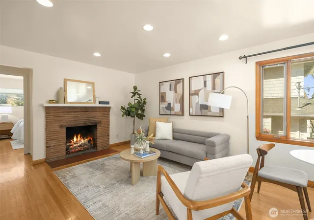 Photo 3 of Sale Pending at 4333 32nd Avenue W, Seattle, WA 98199 | MLS# NWM2549043 | Listing updated on 2026-09-27