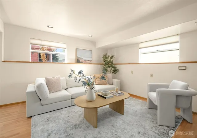 Photo 4 of Sale Pending at 4333 32nd Avenue W, Seattle, WA 98199 | MLS# NWM2549043 | Listing updated on 2026-09-27