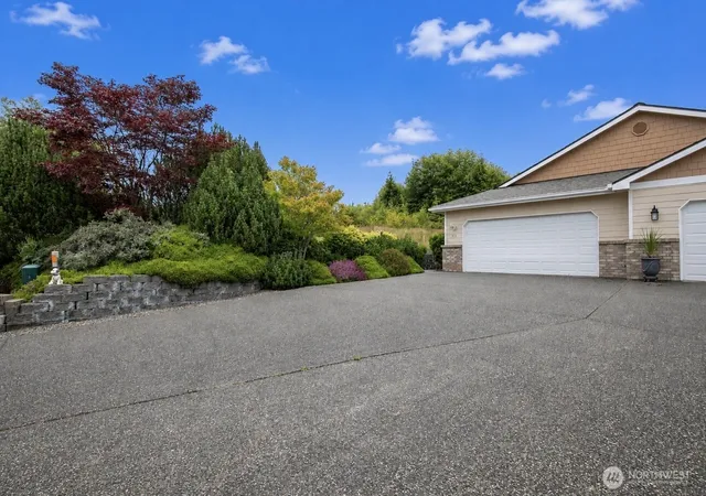 Photo 2 of Townhouse for sale at 212 Brant Ln, Hoquiam, WA 98550 | MLS# NWM2549049 | Listing updated on 2026-09-22
