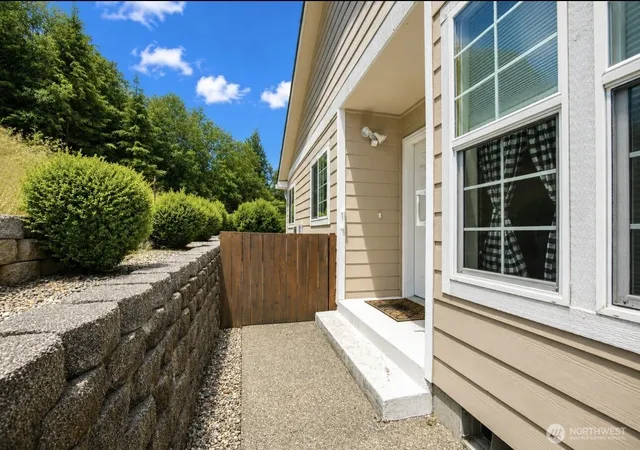 Photo 3 of Townhouse for sale at 212 Brant Ln, Hoquiam, WA 98550 | MLS# NWM2549049 | Listing updated on 2026-09-22