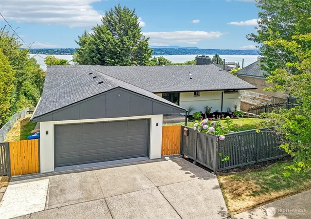 Photo 1 of Single family home for sale at 1318 Lake Washington Blvd S, Seattle, WA 98144 | MLS# NWM2549060 | Listing updated on 2026-09-27