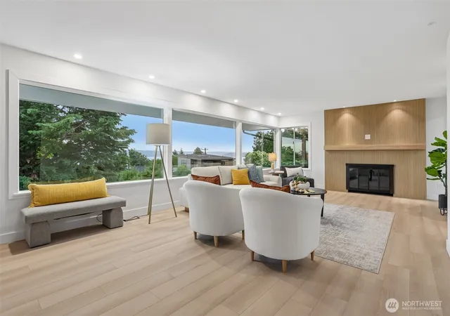 Photo 4 of Single family home for sale at 1318 Lake Washington Blvd S, Seattle, WA 98144 | MLS# NWM2549060 | Listing updated on 2026-09-27