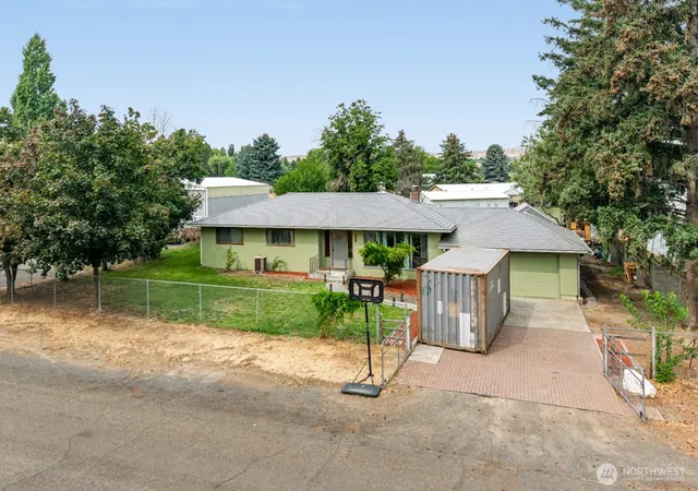 Photo 2 of Single family home for sale at 156 Warden Ave Nw, Soap Lake, WA 98851 | MLS# NWM2549062 | Listing updated on 2026-09-23