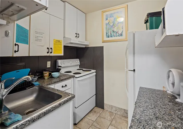 Photo 4 of Sale Pending at 4714 17th Avenue NE, Seattle, WA 98105 | MLS# NWM2549082 | Listing updated on 2026-09-25