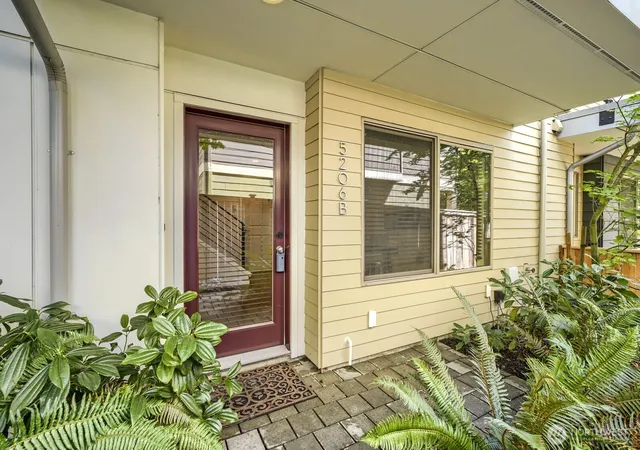 Photo 4 of Townhouse for sale at 5206 Delridge Way SW #B, Seattle, WA 98106 | MLS# NWM2549131 | Listing updated on 2026-09-30