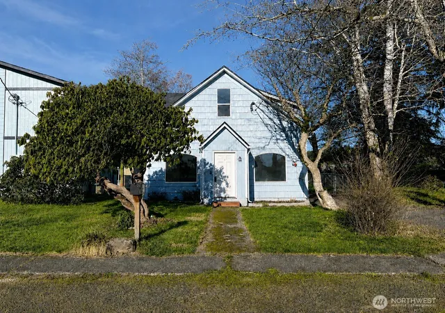 Photo 2 of Single family home for sale at 814 W Marion, Aberdeen, WA 98520 | MLS# NWM2549152 | Listing updated on 2026-09-22