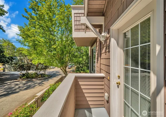 Photo 2 of Townhouse for sale at 4720 Interlake Ave N, Seattle, WA 98103 | MLS# NWM2549165 | Listing updated on 2026-09-23