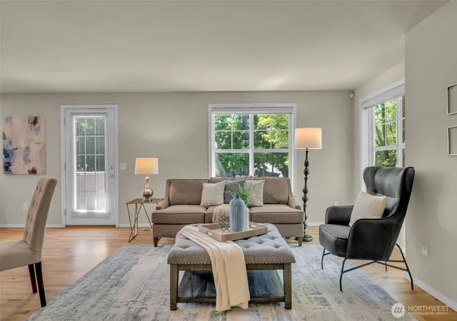 Photo 4 of Townhouse for sale at 4720 Interlake Ave N, Seattle, WA 98103 | MLS# NWM2549165 | Listing updated on 2026-09-23