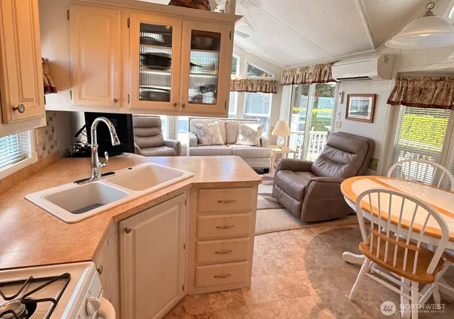 Photo 3 of Manufactured home for sale at 5001 Bay Rd #E45, Blaine, WA 98230 | MLS# NWM2549170 | Listing updated on 2026-09-22