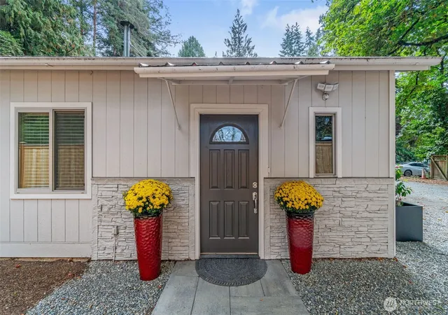 Photo 3 of Condo for sale at 5830 115th Place Ne, Kirkland, WA 98033 | MLS# NWM2549184 | Listing updated on 2026-09-30