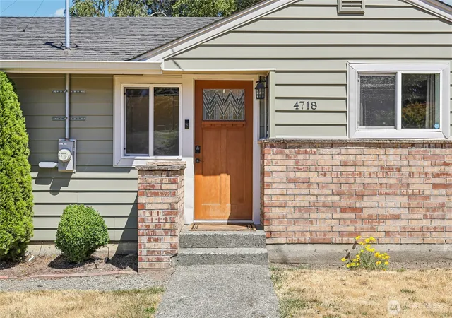Photo 3 of Single family home for sale at 4718 S Victor St, Seattle, WA 98178 | MLS# NWM2549231 | Listing updated on 2026-09-22