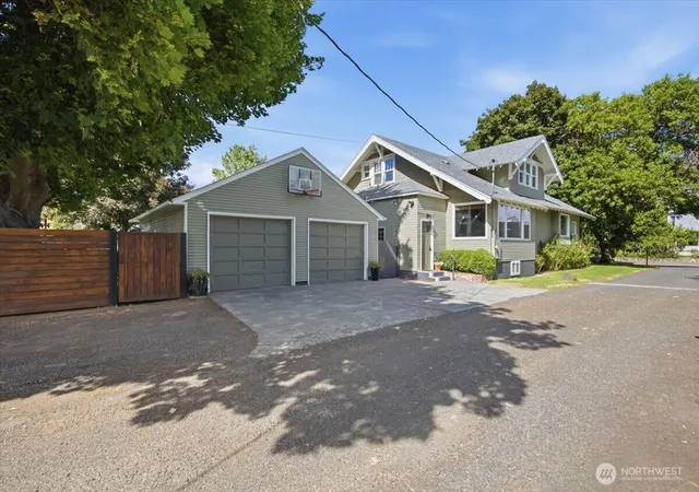 Photo 1 of Sale Pending at 400 Coppei Ave, Waitsburg, WA 99361 | MLS# NWM2549279 | Listing updated on 2026-10-01
