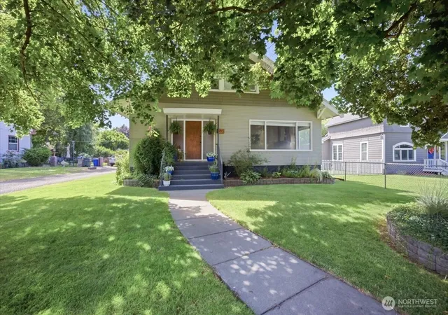 Photo 3 of Sale Pending at 400 Coppei Ave, Waitsburg, WA 99361 | MLS# NWM2549279 | Listing updated on 2026-10-01