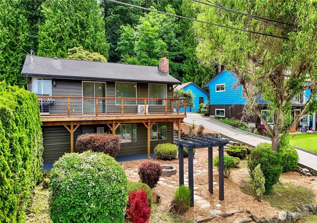 Photo 3 of Single family home for sale at 2536 Is View Ln, Lummi Island, WA 98262 | MLS# NWM2549290 | Listing updated on 2026-09-22