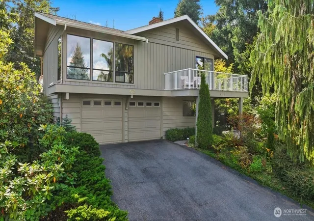 Photo 3 of Sale Pending at 4731 Ne 201st Place, Lake Forest Park, WA 98155 | MLS# NWM2549299 | Listing updated on 2026-09-23