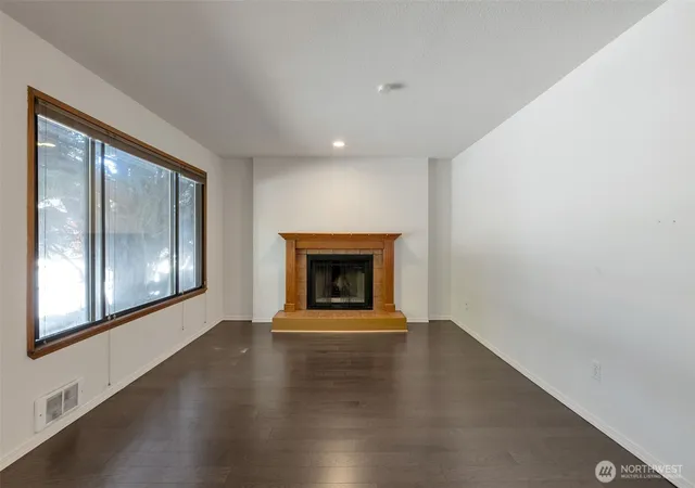 Photo 3 of Condo for sale at 9512 1st Avenue NE #204, Seattle, WA 98115 | MLS# NWM2549302 | Listing updated on 2026-09-23