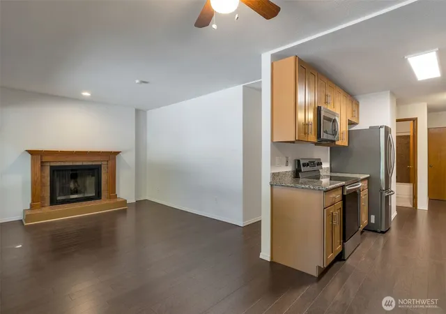 Photo 4 of Condo for sale at 9512 1st Avenue NE #204, Seattle, WA 98115 | MLS# NWM2549302 | Listing updated on 2026-09-23
