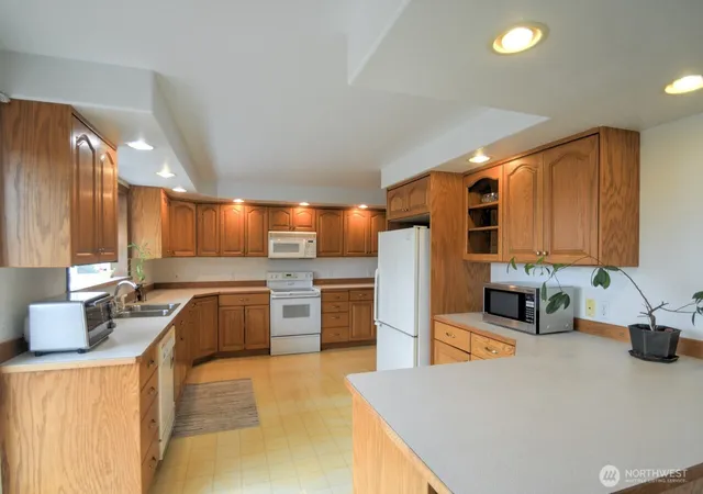 Photo 4 of Single family home for sale at 77 Rue Crk Rd, Raymond, WA 98577 | MLS# NWM2549305 | Listing updated on 2026-09-30