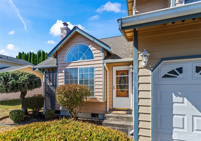 Photo 2 of Single family home for sale at 2520 28th Avenue Se, Olympia, WA 98501 | MLS# NWM2549348 | Listing updated on 2026-10-02