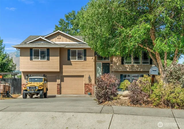 Photo 2 of Single family home for sale at 2970 Cascade Ridge, East Wenatchee, WA 98802 | MLS# NWM2549351 | Listing updated on 2026-10-01