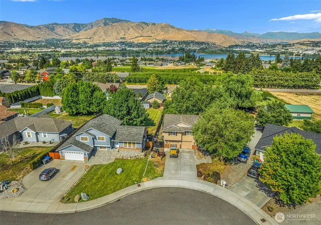 Photo 3 of Single family home for sale at 2970 Cascade Ridge, East Wenatchee, WA 98802 | MLS# NWM2549351 | Listing updated on 2026-10-01