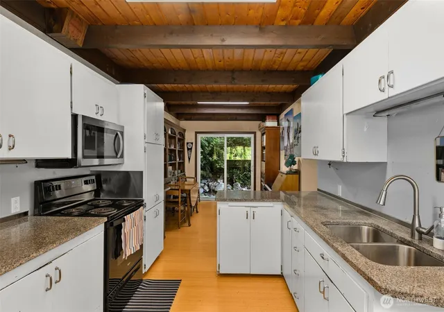 Photo 4 of Single family home for sale at 10911 Renton Issaquah Rd SE, Issaquah, WA 98027 | MLS# NWM2549370 | Listing updated on 2026-09-22