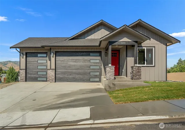 Photo 1 of Single family home for sale at 3240 Nw Brianna Ave, East Wenatchee, WA 98802 | MLS# NWM2549371 | Listing updated on 2026-09-22