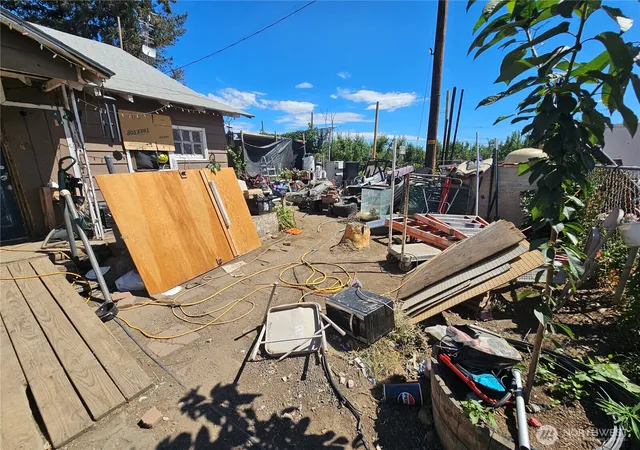Photo 2 of Sale Pending at 531 Columbia St, Parker, WA 98939 | MLS# NWM2549386 | Listing updated on 2026-09-25