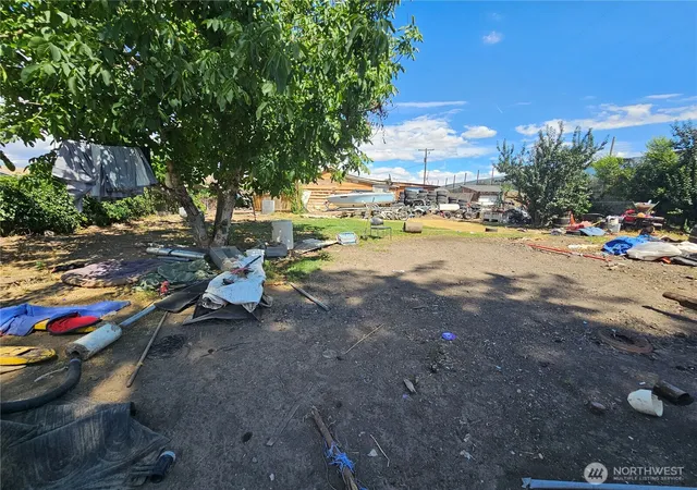 Photo 3 of Sale Pending at 531 Columbia St, Parker, WA 98939 | MLS# NWM2549386 | Listing updated on 2026-09-25