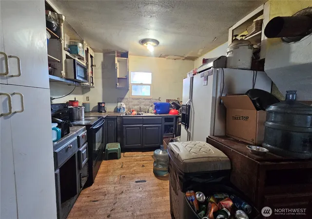Photo 4 of Sale Pending at 531 Columbia St, Parker, WA 98939 | MLS# NWM2549386 | Listing updated on 2026-09-25