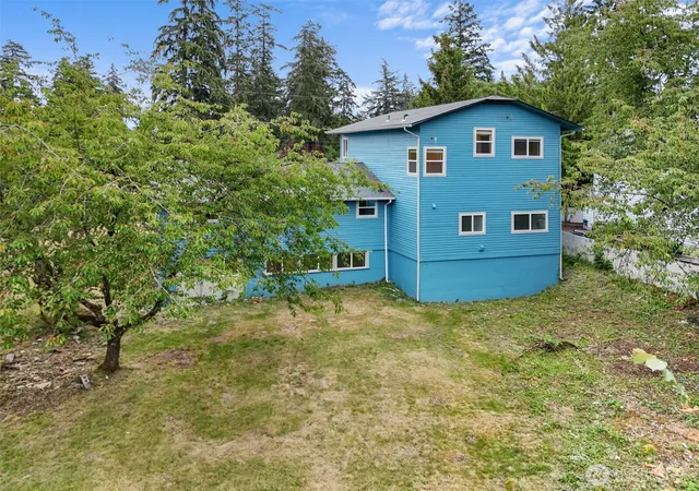 Photo 4 of Single family home for sale at 10230 Wilkeson St S, Tacoma, WA 98444 | MLS# NWM2549387 | Listing updated on 2026-09-22