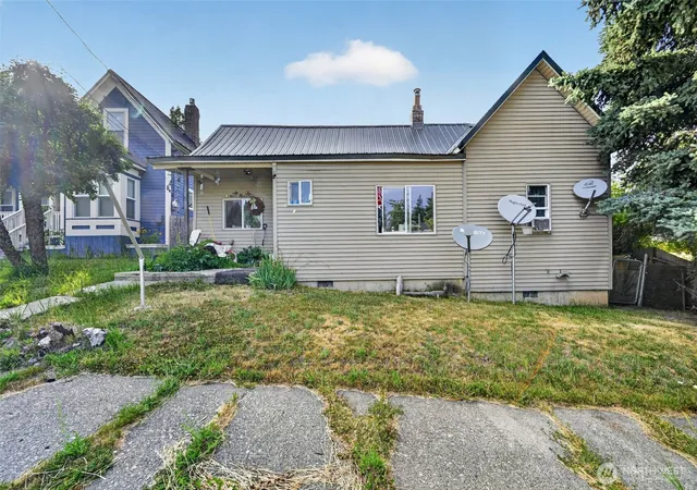 Photo 1 of Single family home for sale at 207 W Montana Ave, Roslyn, WA 98941 | MLS# NWM2549412 | Listing updated on 2026-09-24