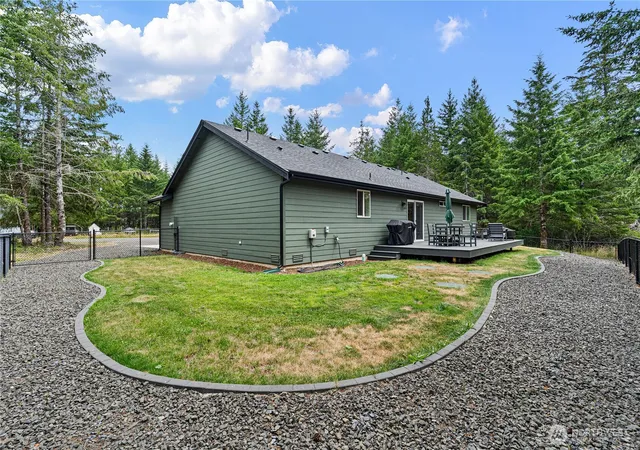 Photo 4 of Single family home for sale at 911 W California Rd, Shelton, WA 98584 | MLS# NWM2549427 | Listing updated on 2026-09-22