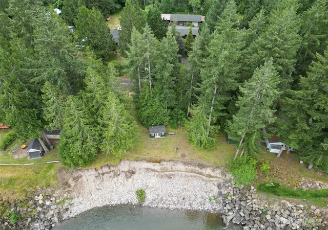 Photo 1 of Sale Pending at 224 Riverview Dr, Castle Rock, WA 98611 | MLS# NWM2549438 | Listing updated on 2026-07-24