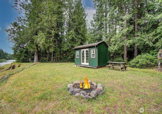 Photo 3 of Sale Pending at 224 Riverview Dr, Castle Rock, WA 98611 | MLS# NWM2549438 | Listing updated on 2026-07-24