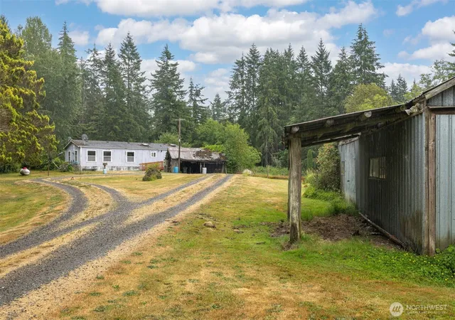 Photo 3 of Manufactured home for sale at 3908 Holtzheimer Trl, Blaine, WA 98230 | MLS# NWM2549444 | Listing updated on 2026-09-22